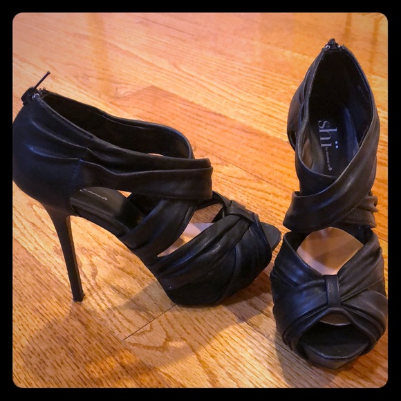 Shi by JOURNEYS Shoes - Women’s peep toe black heels